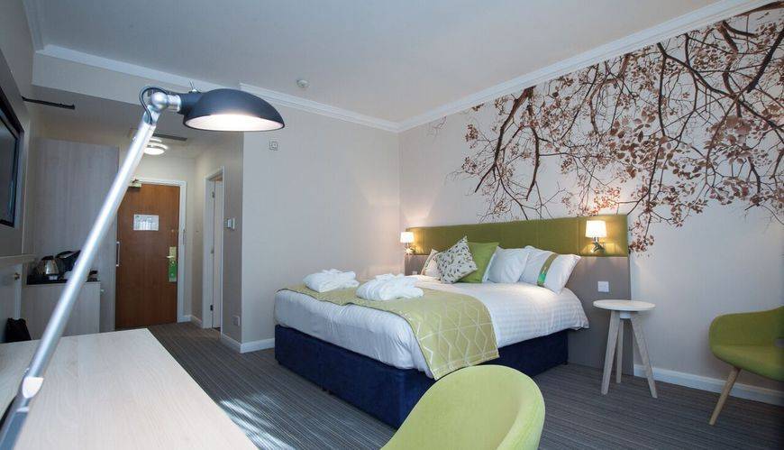 Holiday Inn Corby Guest Bedroom