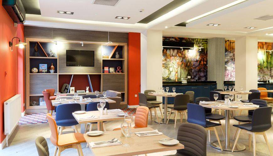 Season Restaurant at the Holiday Inn Corby